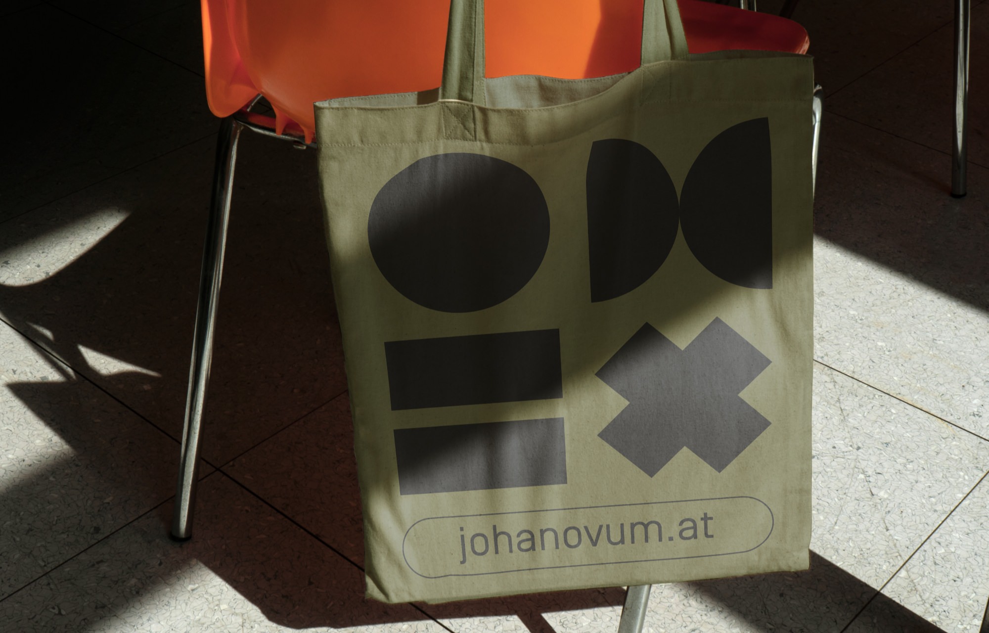 dunkelblaufastschwarz_Werbeagentur_Salzburg_branding_johanovum – 1