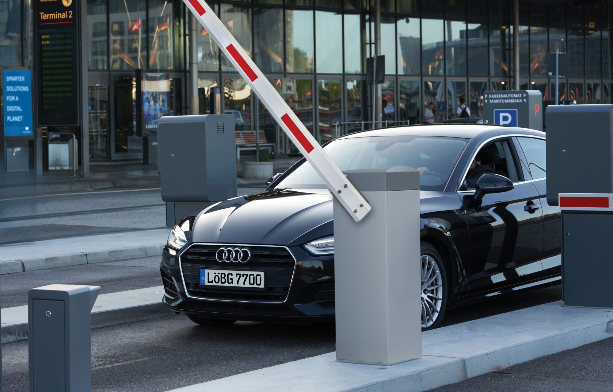 dunkelblaufastschwarz_Werbeagentur_Salzburg_branding_BGDrives6